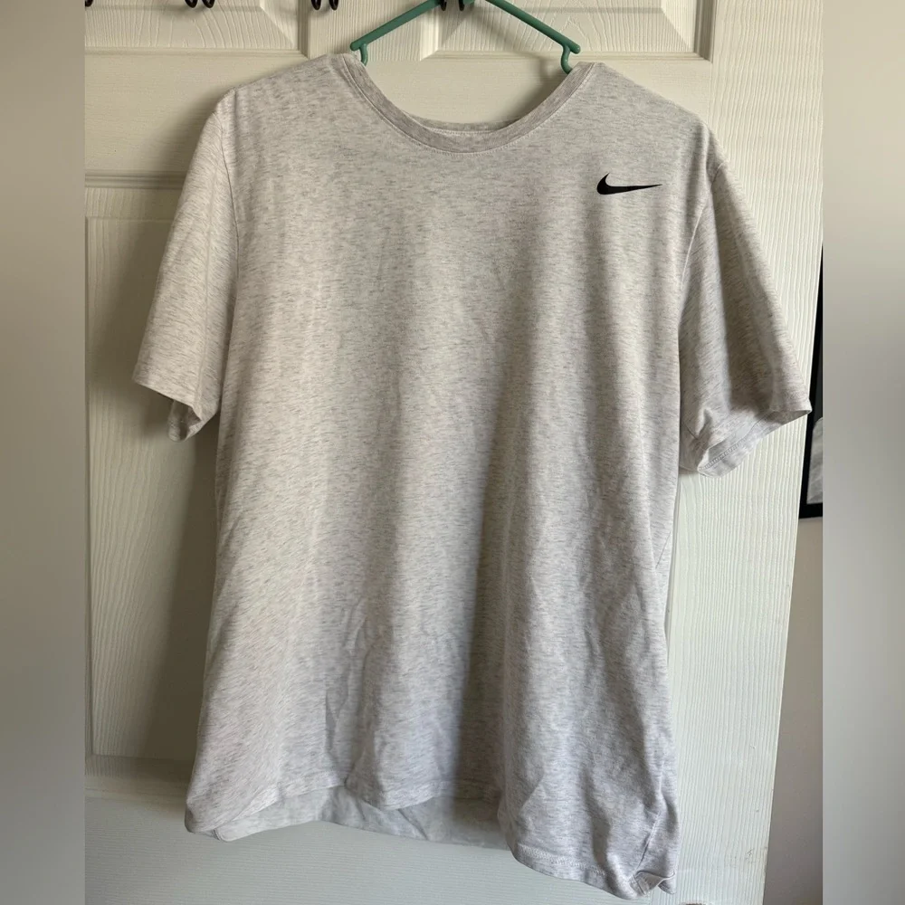 Nike Men's Light Gray Short Sleeve Tee - Picture 2 of 4